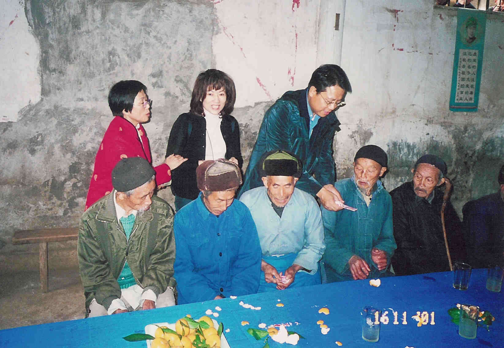 2001 – 2002 資助貴州省印江縣曾家村曾家小學重建計劃