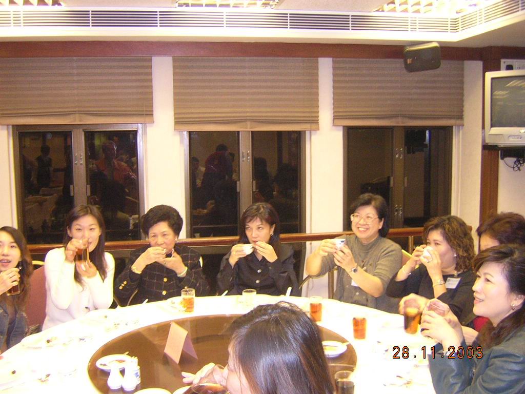 2003 – 2004 高雄姊妹社到港出席銀禧週年餐舞會